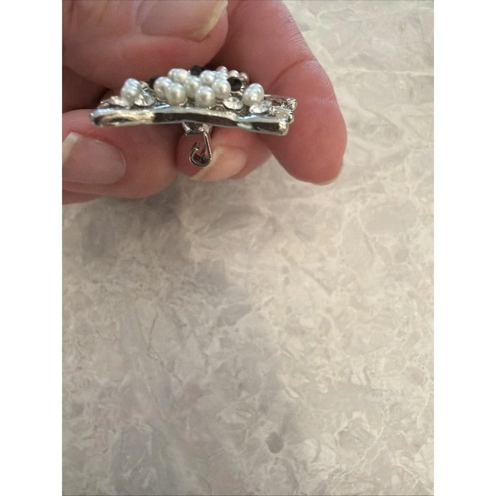 Vintage Style Silver Rhinestone Cat Brooch